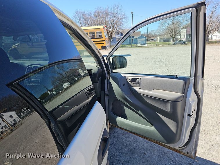 image for item DQ8582 2006 Dodge Grand Caravan van