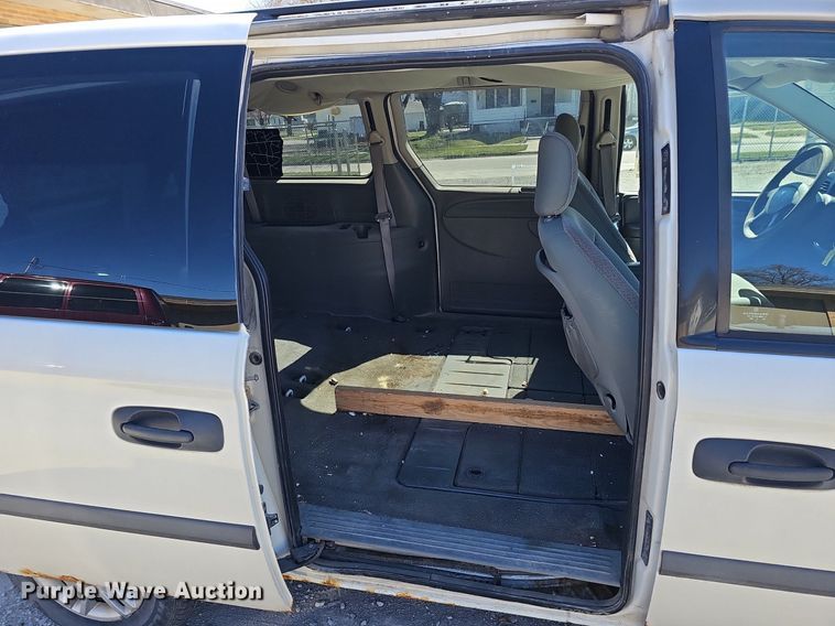 image for item DQ8582 2006 Dodge Grand Caravan van