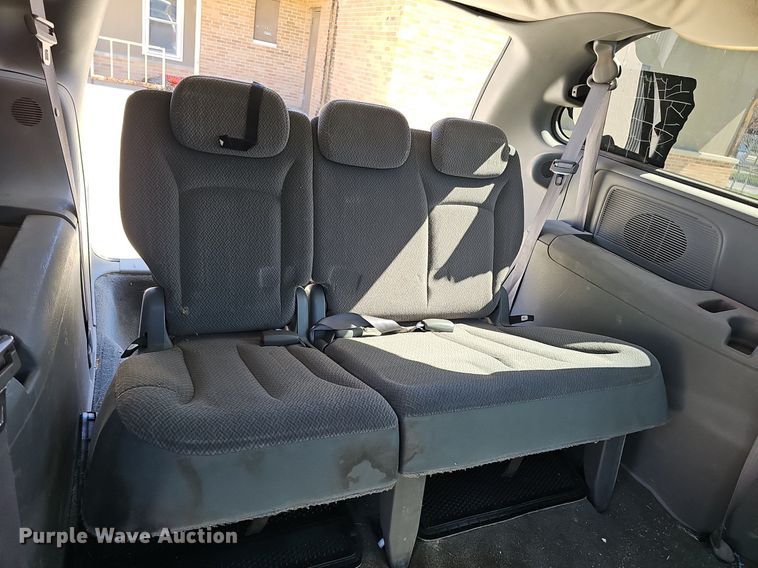image for item DQ8582 2006 Dodge Grand Caravan van