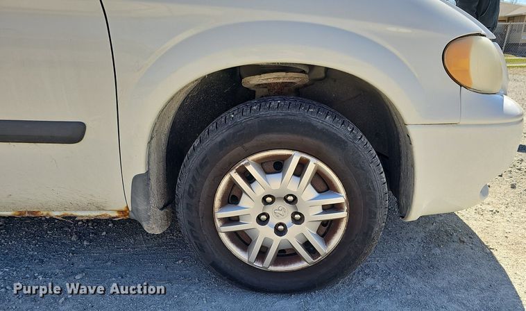 image for item DQ8582 2006 Dodge Grand Caravan van