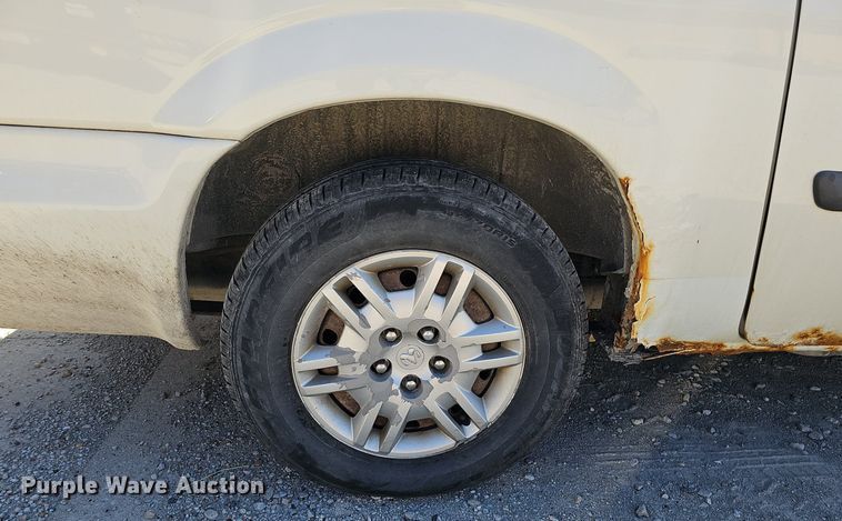 image for item DQ8582 2006 Dodge Grand Caravan van