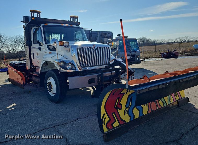 image for item DR5992 2012 International WorkStar 7400 hook lift truck