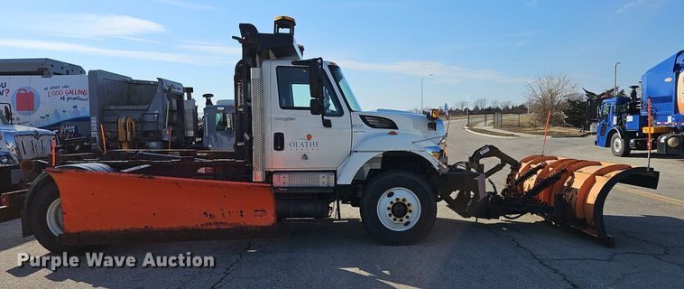 image for item DR5992 2012 International WorkStar 7400 hook lift truck