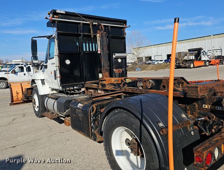 image for item DR5992 2012 International WorkStar 7400 hook lift truck