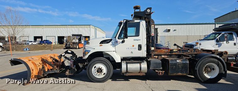 image for item DR5992 2012 International WorkStar 7400 hook lift truck