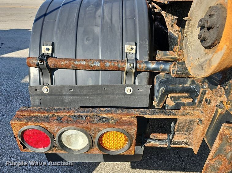 image for item DR5992 2012 International WorkStar 7400 hook lift truck