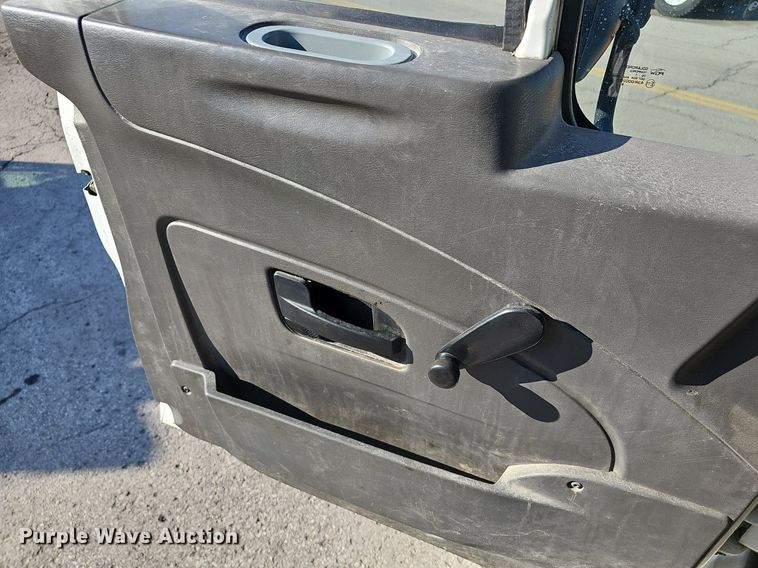 image for item DR5992 2012 International WorkStar 7400 hook lift truck