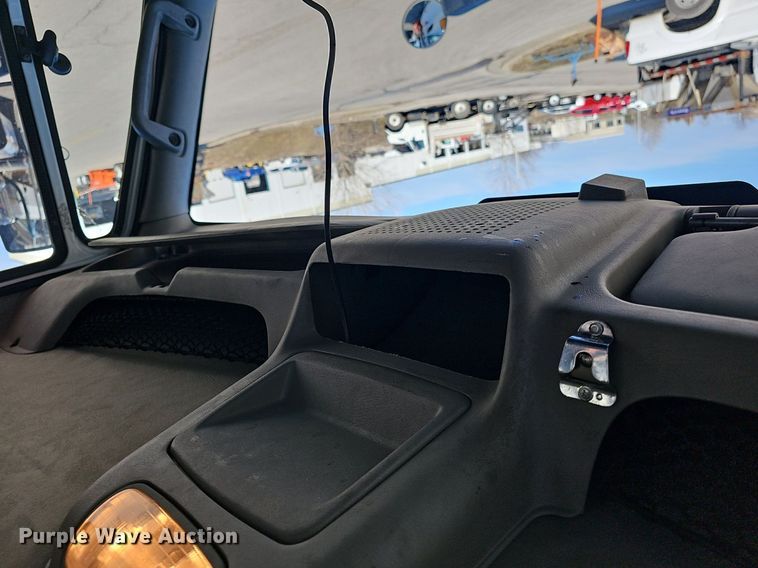 image for item DR5992 2012 International WorkStar 7400 hook lift truck