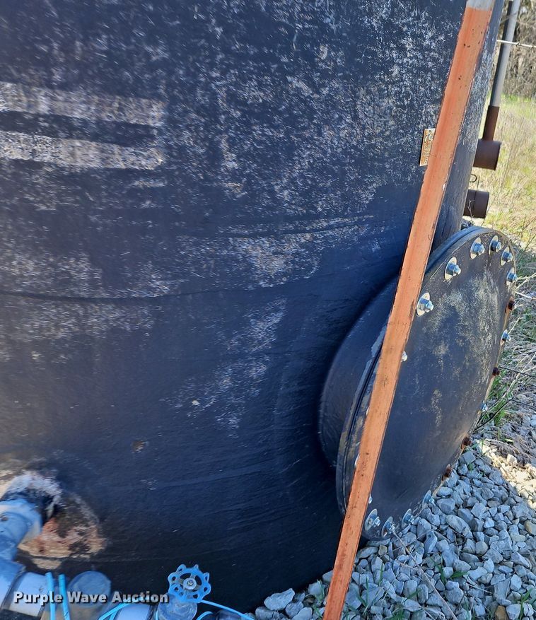 image for item DR8557 (2) oil tanks