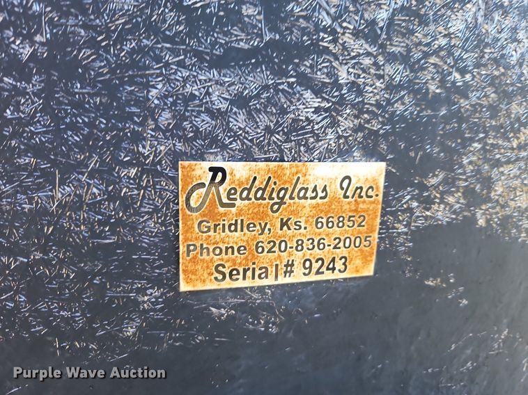 image for item DR8557 (2) oil tanks