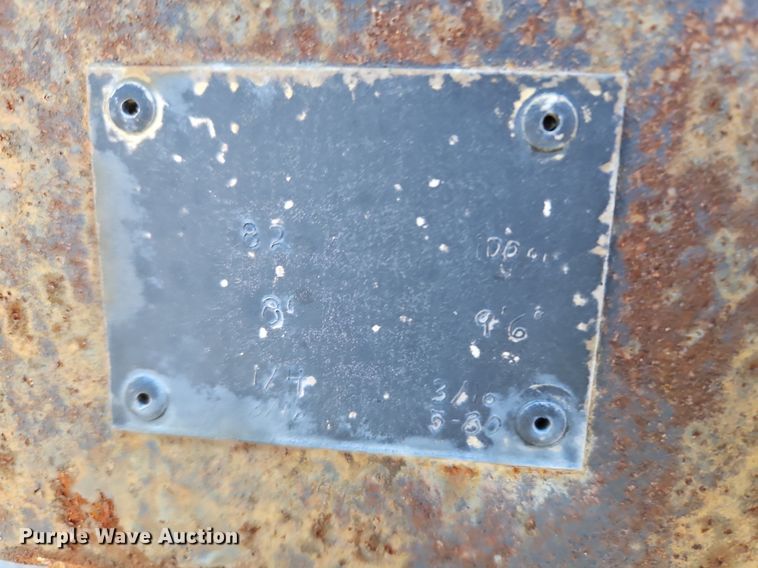 image for item DR8557 (2) oil tanks