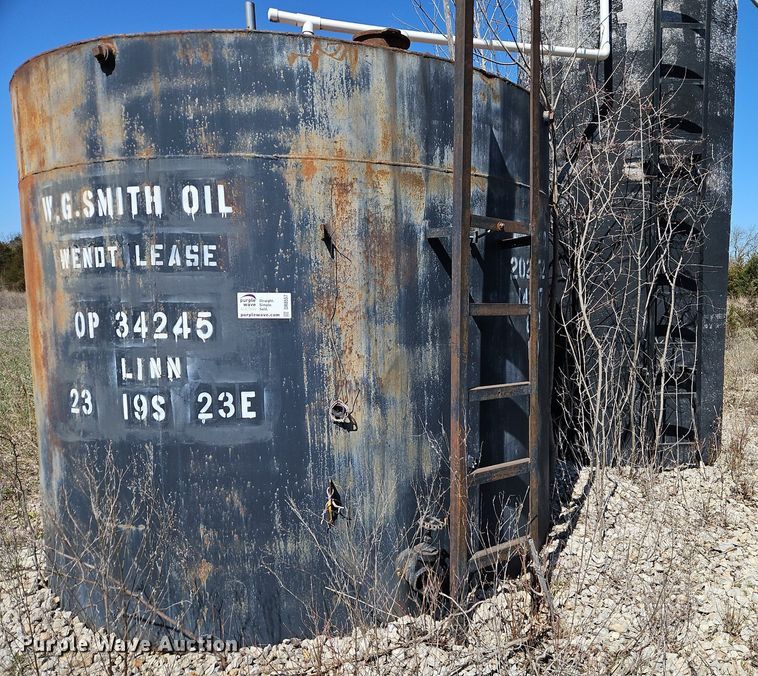 image for item DR8557 (2) oil tanks