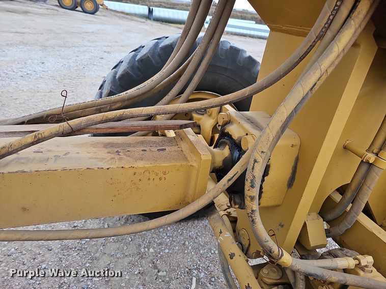 image for item DS5684 2001 Caterpillar 140H VHP  motor grader