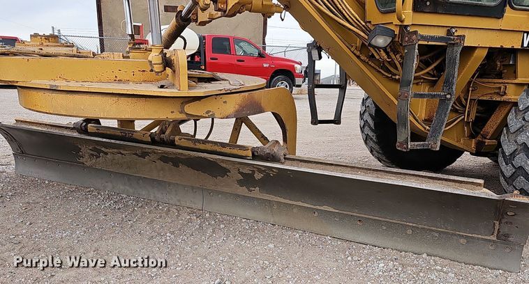 image for item DS5684 2001 Caterpillar 140H VHP  motor grader