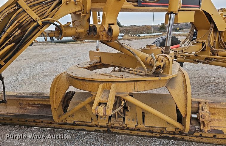 image for item DS5684 2001 Caterpillar 140H VHP  motor grader