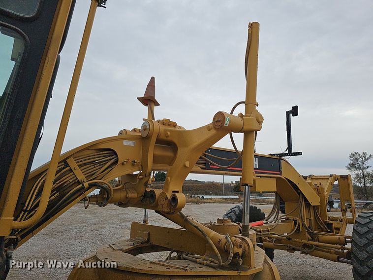 image for item DS5684 2001 Caterpillar 140H VHP  motor grader