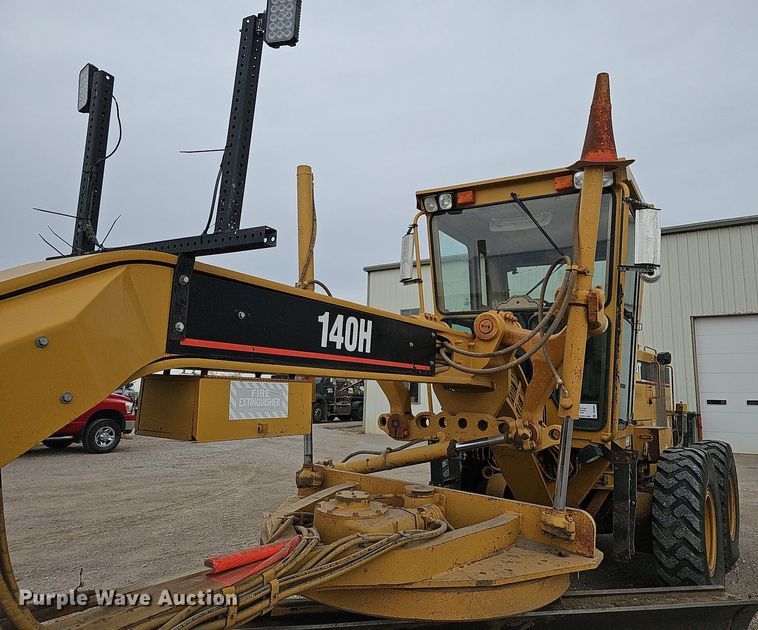 image for item DS5684 2001 Caterpillar 140H VHP  motor grader
