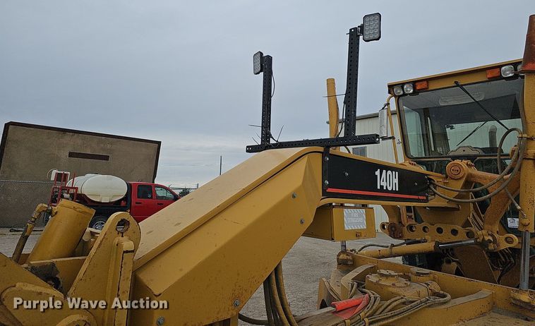 image for item DS5684 2001 Caterpillar 140H VHP  motor grader