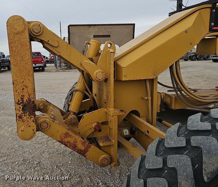 image for item DS5684 2001 Caterpillar 140H VHP  motor grader