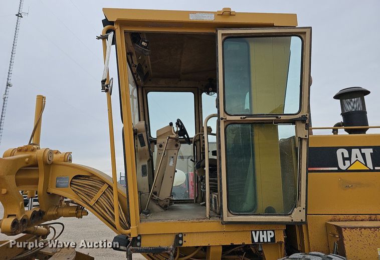 image for item DS5684 2001 Caterpillar 140H VHP  motor grader