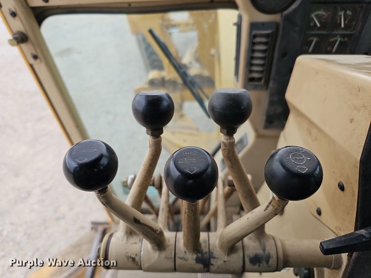 image for item DS5684 2001 Caterpillar 140H VHP  motor grader