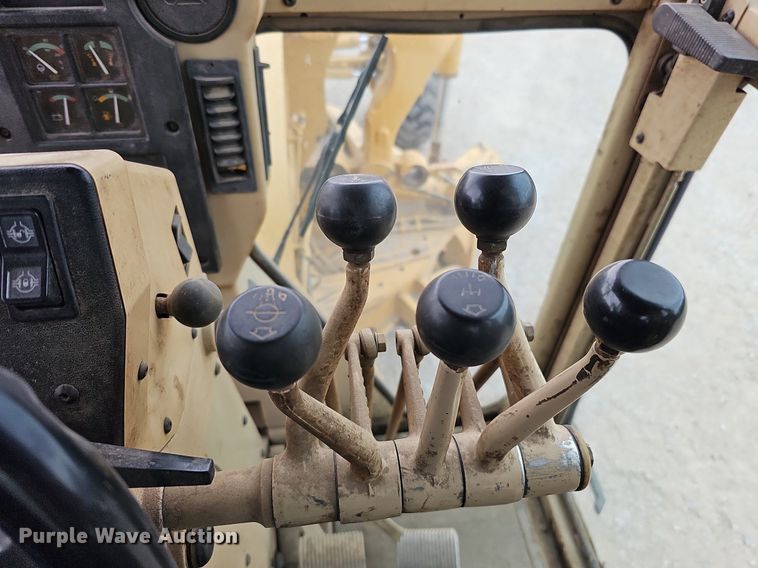 image for item DS5684 2001 Caterpillar 140H VHP  motor grader