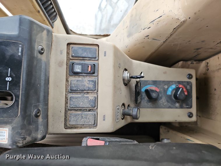 image for item DS5684 2001 Caterpillar 140H VHP  motor grader