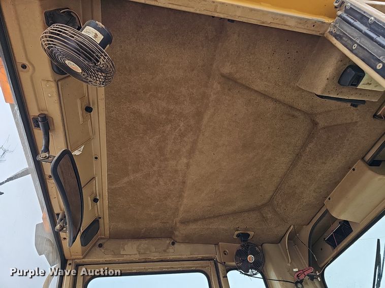 image for item DS5684 2001 Caterpillar 140H VHP  motor grader