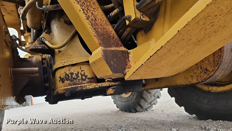 image for item DS5684 2001 Caterpillar 140H VHP  motor grader