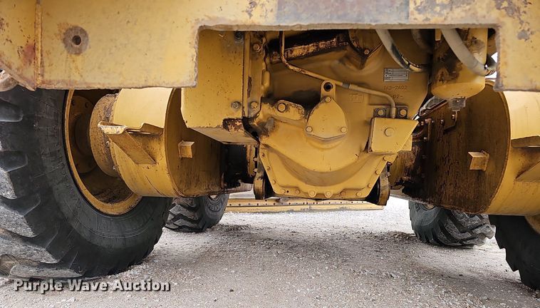 image for item DS5684 2001 Caterpillar 140H VHP  motor grader
