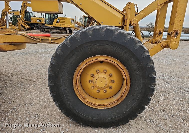 image for item DS5684 2001 Caterpillar 140H VHP  motor grader