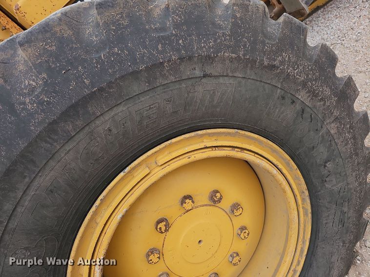 image for item DS5684 2001 Caterpillar 140H VHP  motor grader