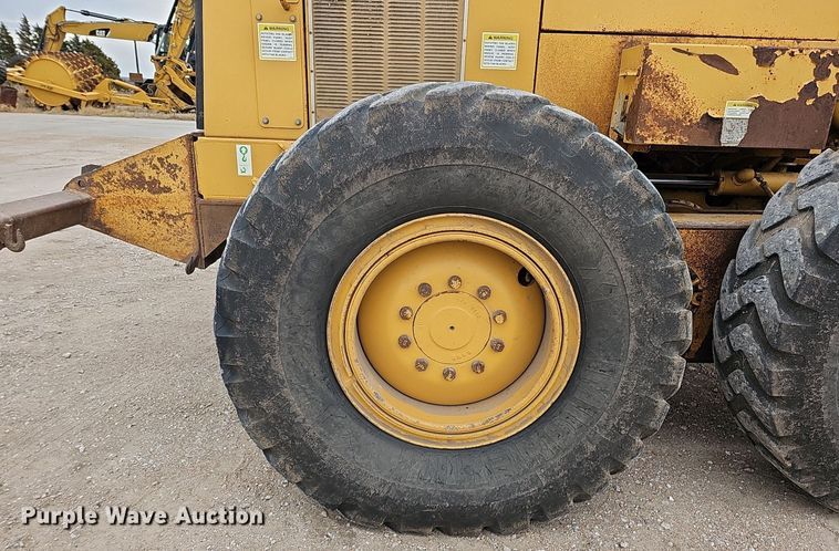 image for item DS5684 2001 Caterpillar 140H VHP  motor grader