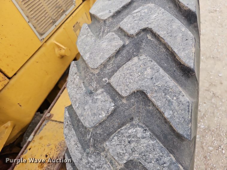 image for item DS5684 2001 Caterpillar 140H VHP  motor grader