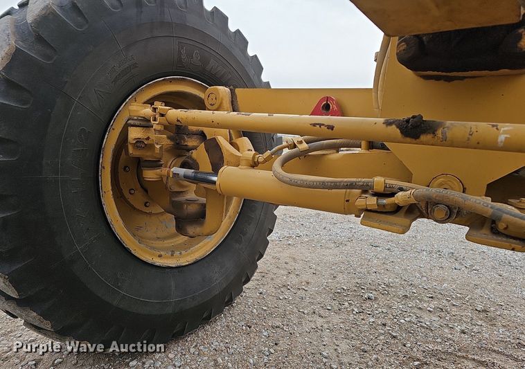 image for item DS5684 2001 Caterpillar 140H VHP  motor grader