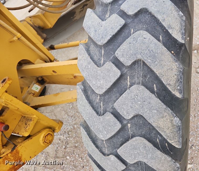 image for item DS5684 2001 Caterpillar 140H VHP  motor grader