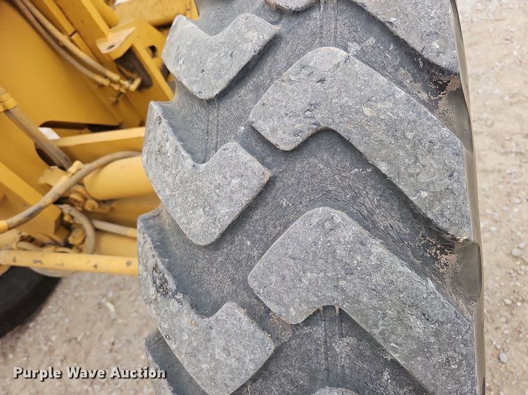 image for item DS5684 2001 Caterpillar 140H VHP  motor grader