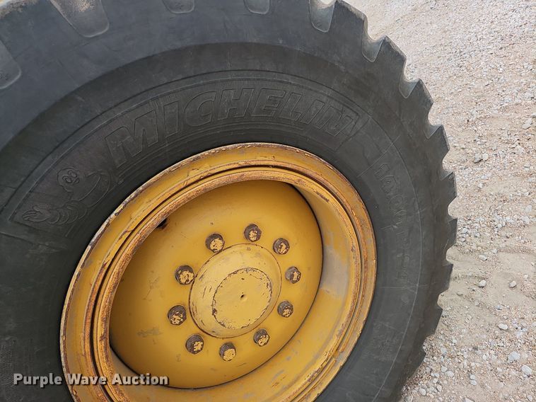 image for item DS5684 2001 Caterpillar 140H VHP  motor grader