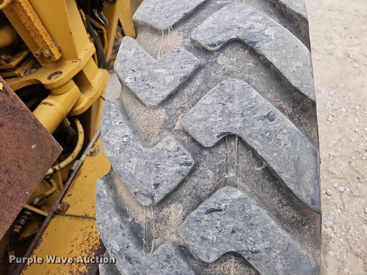 image for item DS5684 2001 Caterpillar 140H VHP  motor grader