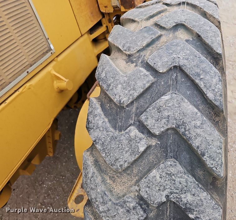 image for item DS5684 2001 Caterpillar 140H VHP  motor grader