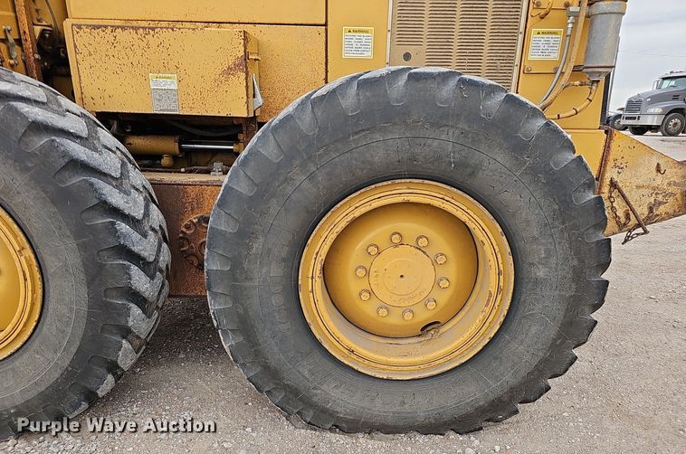 image for item DS5684 2001 Caterpillar 140H VHP  motor grader