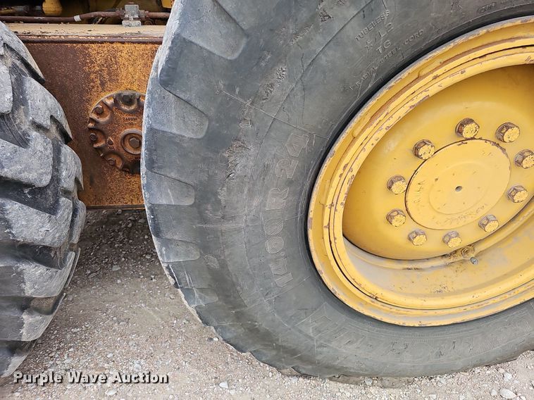 image for item DS5684 2001 Caterpillar 140H VHP  motor grader