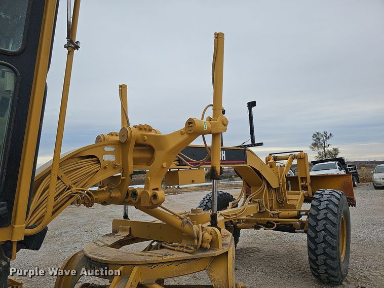 image for item DS5685 1998 Caterpillar 140H VHP motor grader