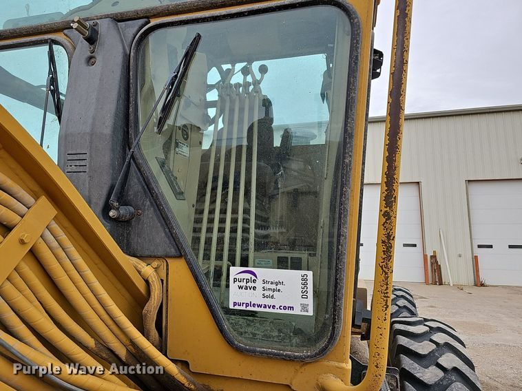 image for item DS5685 1998 Caterpillar 140H VHP motor grader