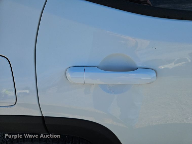 image for item EI3546 2019 Jeep Renegade Latitude SUV