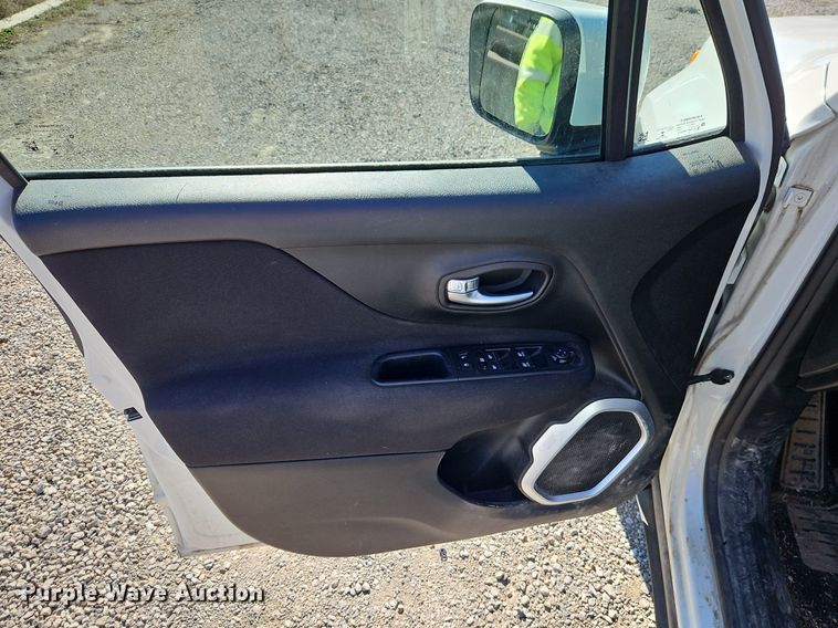 image for item EI3546 2019 Jeep Renegade Latitude SUV