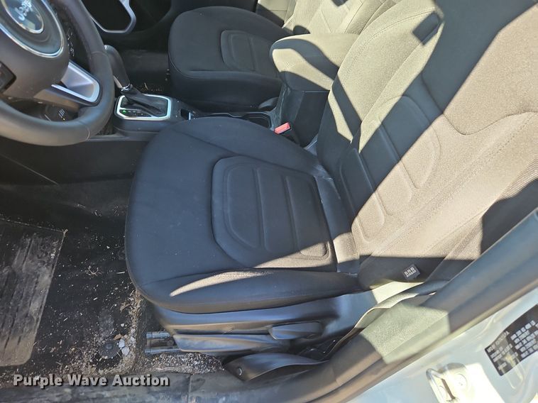 image for item EI3546 2019 Jeep Renegade Latitude SUV