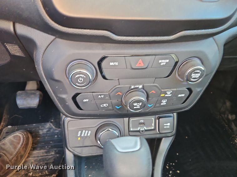 image for item EI3546 2019 Jeep Renegade Latitude SUV