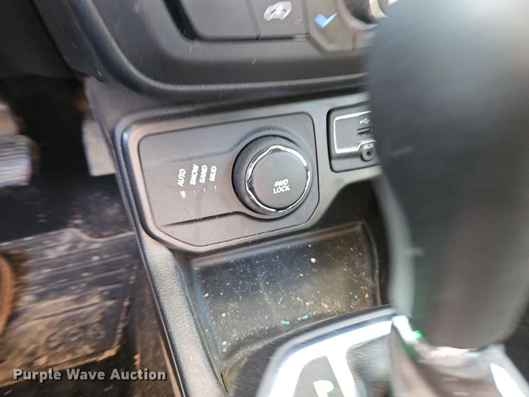 image for item EI3546 2019 Jeep Renegade Latitude SUV