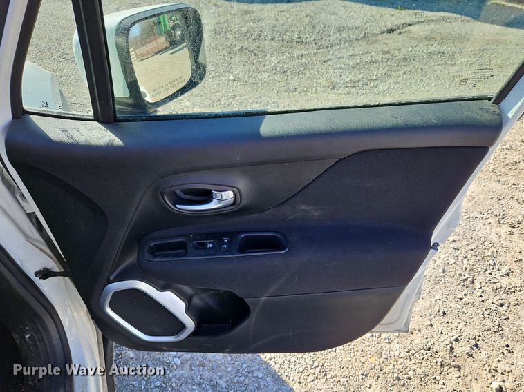 image for item EI3546 2019 Jeep Renegade Latitude SUV